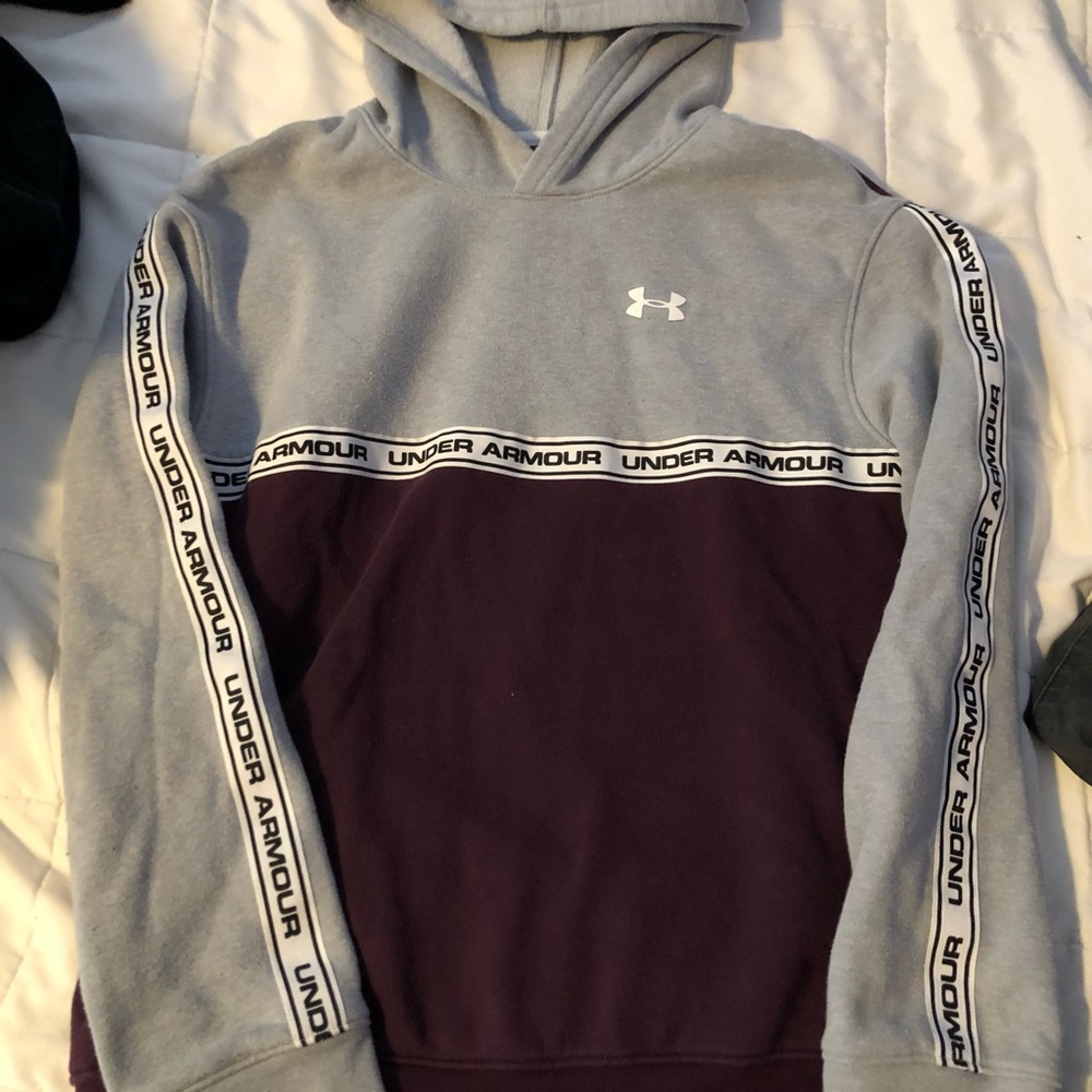 Under Armour Hoodie. Youth XL